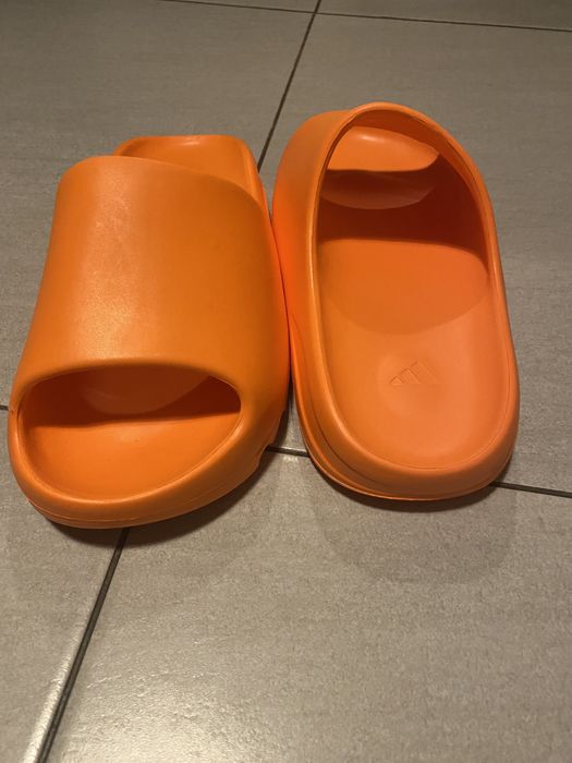 Vand papuci Yeezy Slide