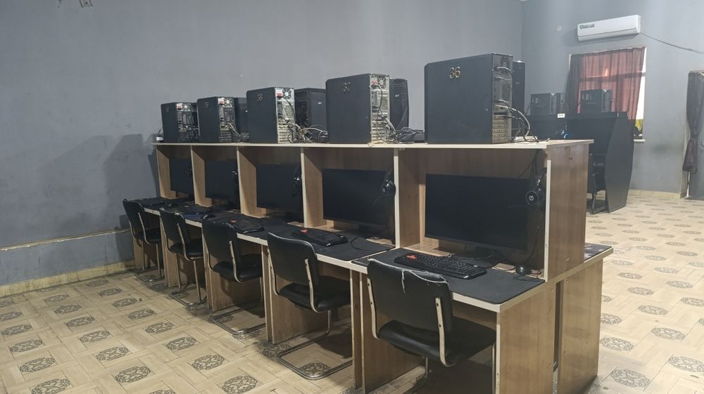 Kompyuterlar sotiladi xolati yaxshi 10 dona stol stullari bilan
