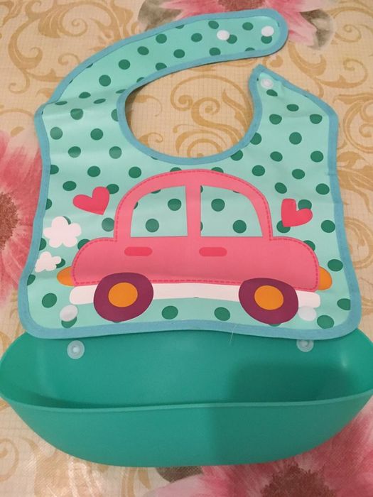 Клеенчатые слюнявчики