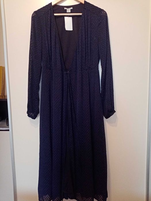 Продавам 2 дълги копринени  рокли