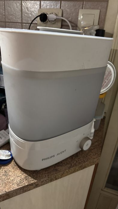 Бебешки стерилизатор Philips