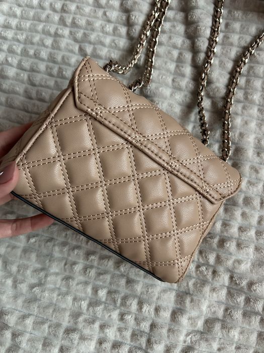 Оригинална чанта guess