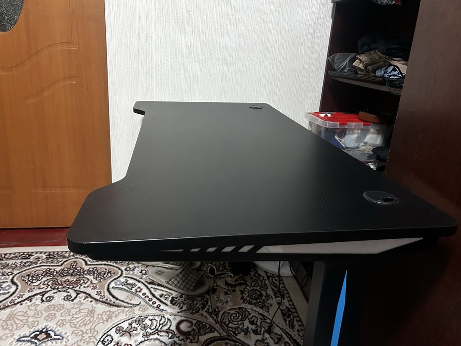 Компьютерный стол игравой