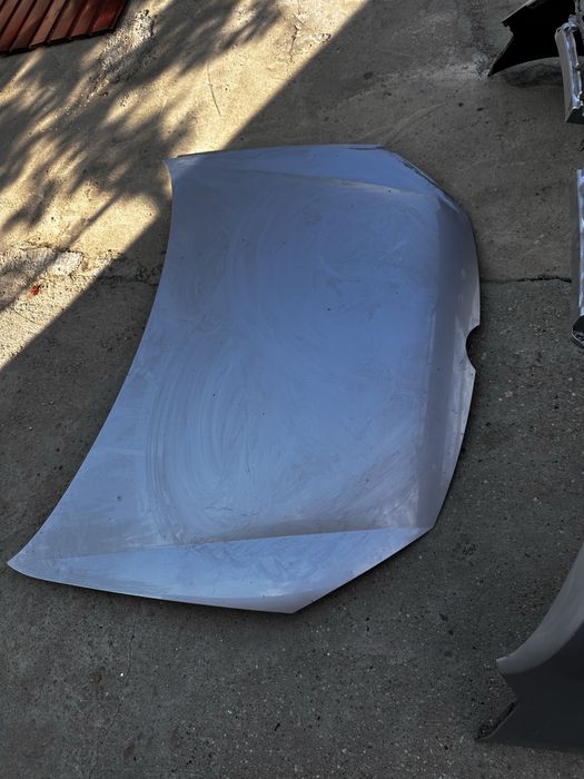 Capotă motor,bară față vw golf 6.berlină.