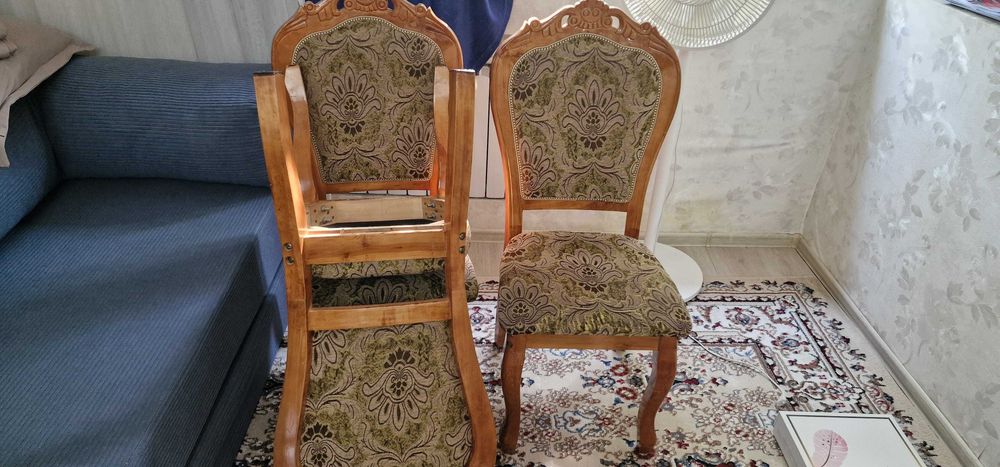 Стол со стульями