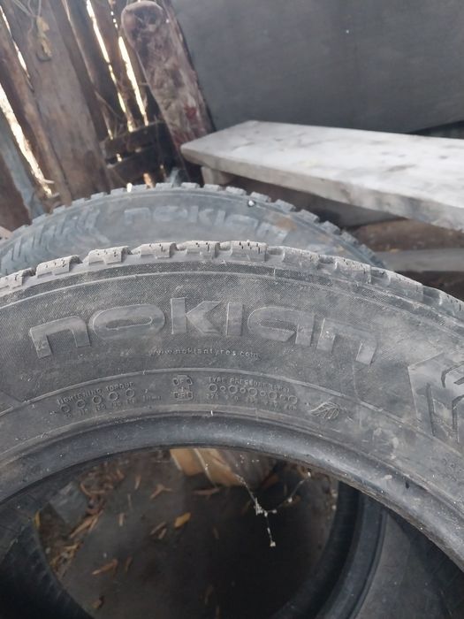 Продам зимние шины с шипами, нокиан