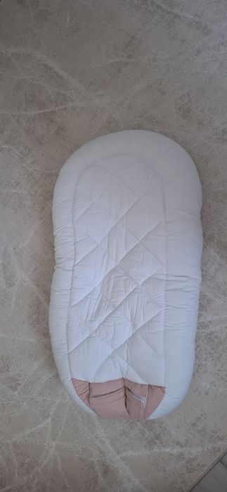Vand baby nest roz cu volanase curat JUKKI