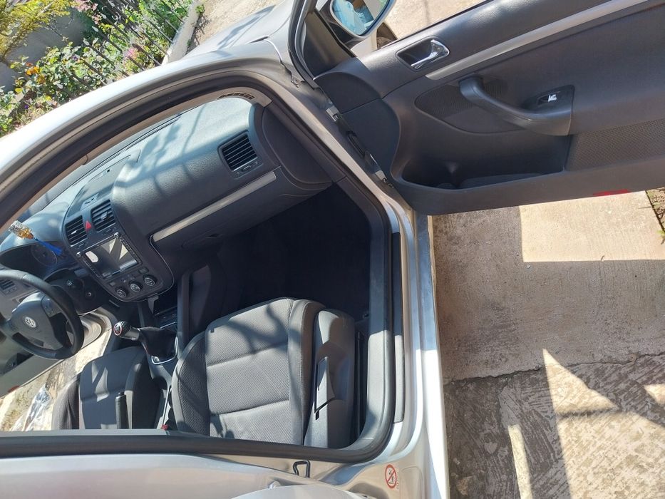 Vând golf 5 2.0tdi 140cp