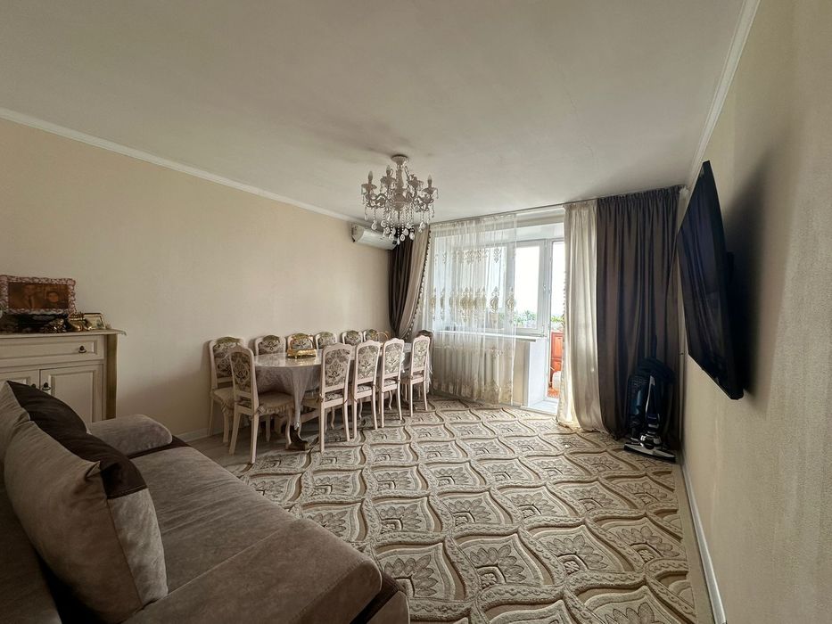 Продам 4 комнатную квартиру