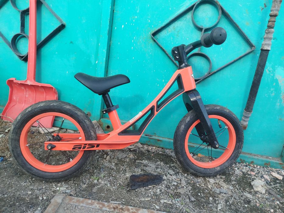 Беговел фирмы aist