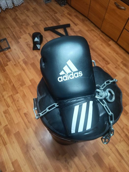 Sac de box cu suport de prindere si o pereche de manusi cadou