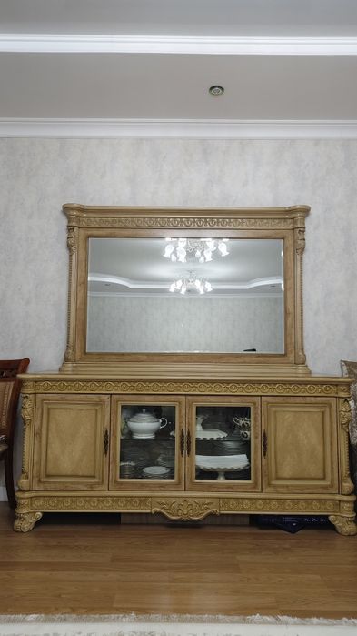 Комод с зеркалом