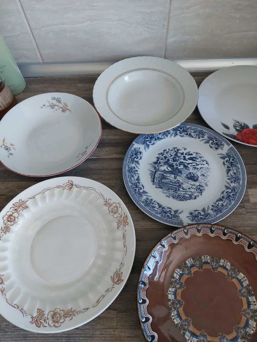 Две автентични стомни, домашни потреби, чинии