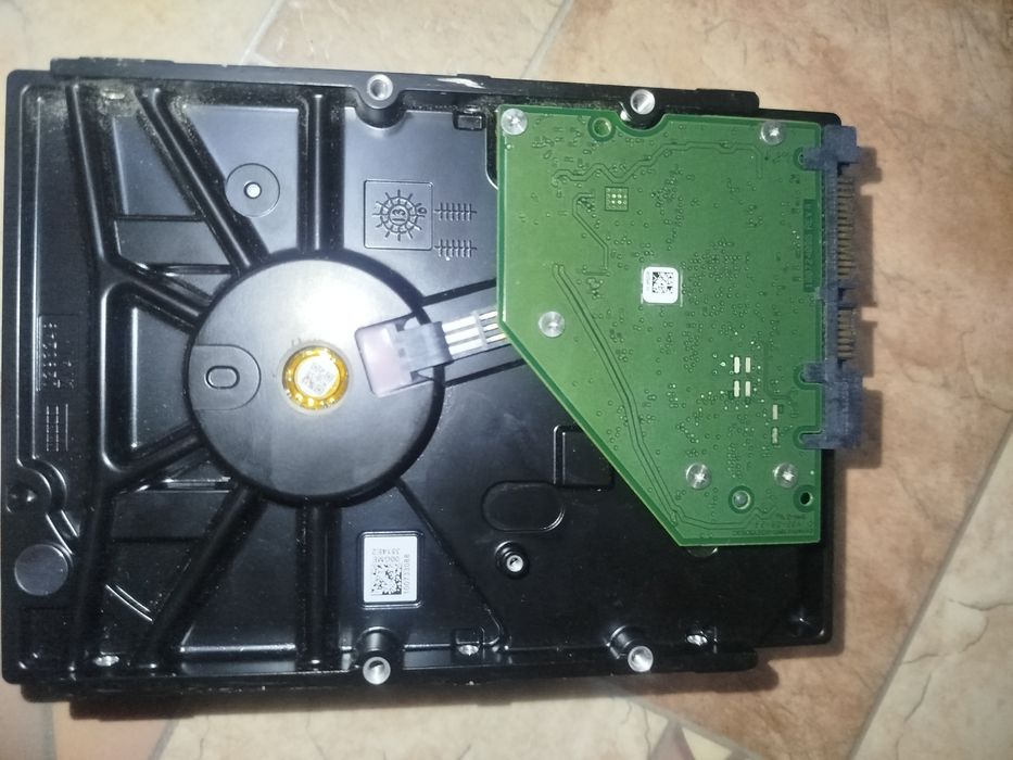 Seagate HDD 2 ТБ — полностью исправен,торг есть