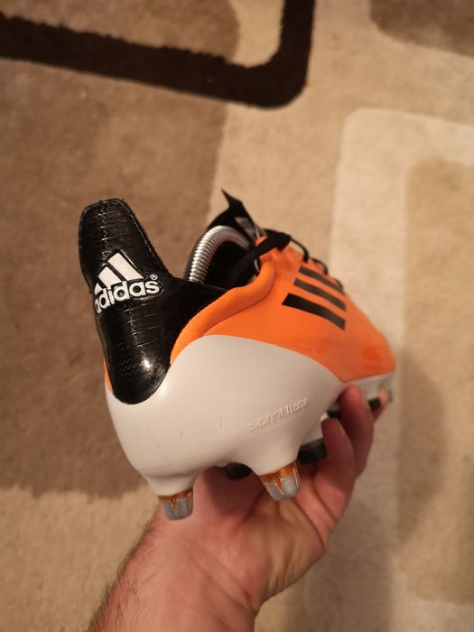 Vând ghete de fotbal profesionale Adidas F50 in stare foarte buna
Nr