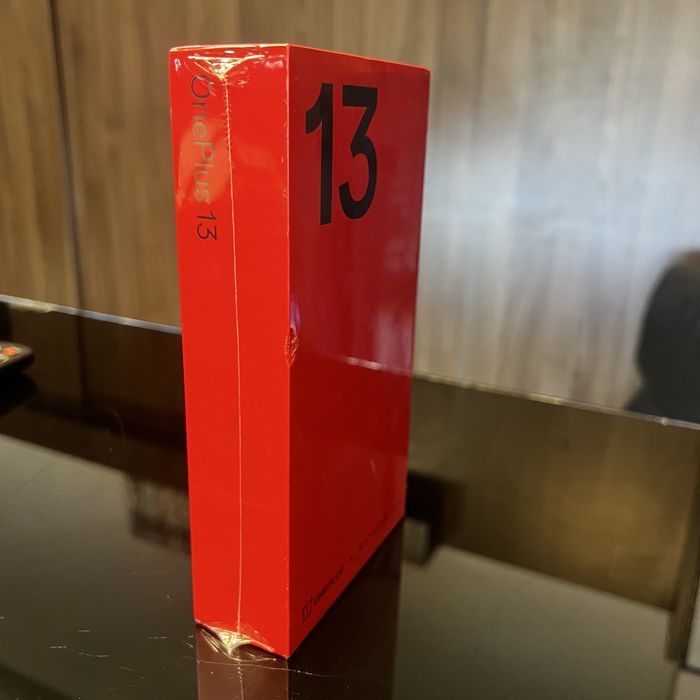 Нов! 2г. гаранция! OnePlus 13 512GB + 16GB RAM Arctic Dawn, Black Ecli