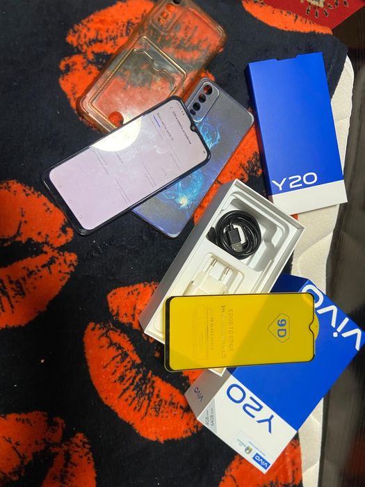 Телефон Vivo y20