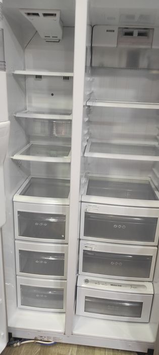 Двухдверный холодильник