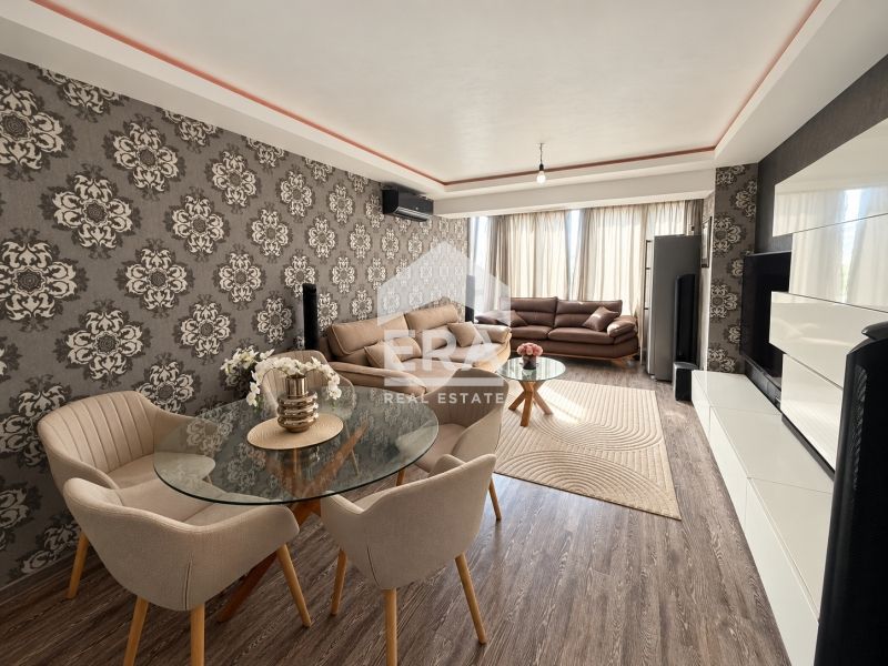 Продава се Четиристаен апартамент в Русе, Център - 103 кв.м за 1612 €/кв.м - Снимка #1