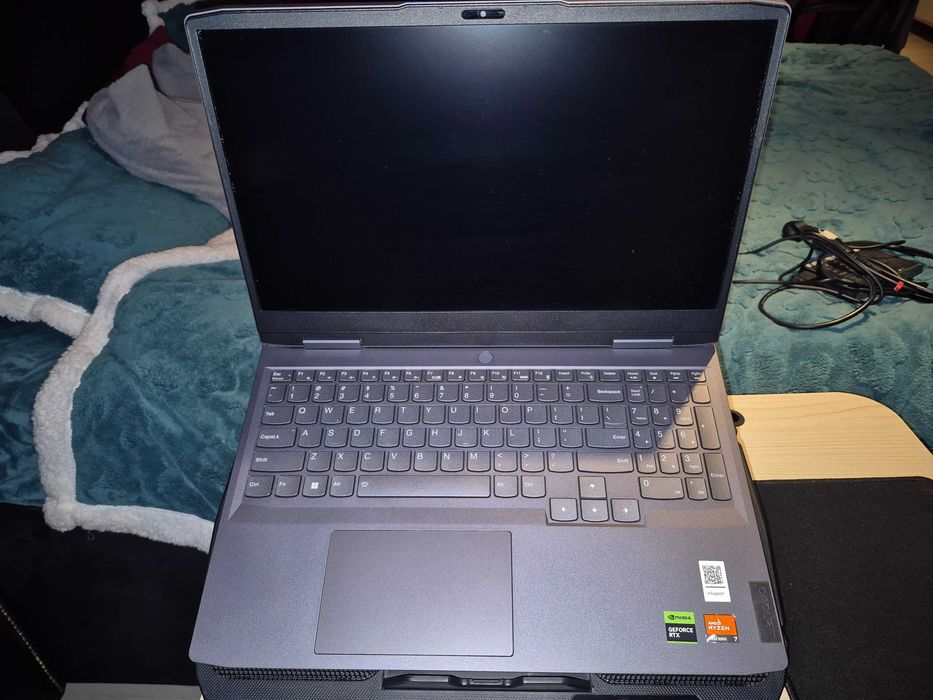 Laptop Lenovo Loq RTX 4060 + Ryzen 7840HS 144hz