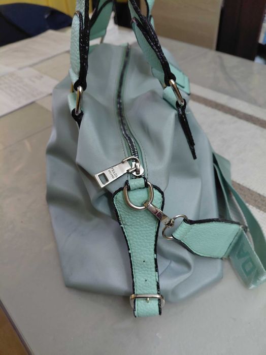 Vand geanta prada