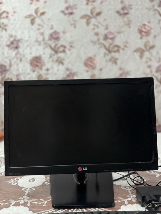 LG монитор и клавитура.