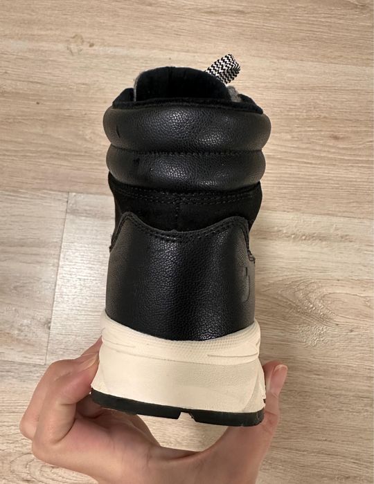 Продам кросовки женские димисезонные