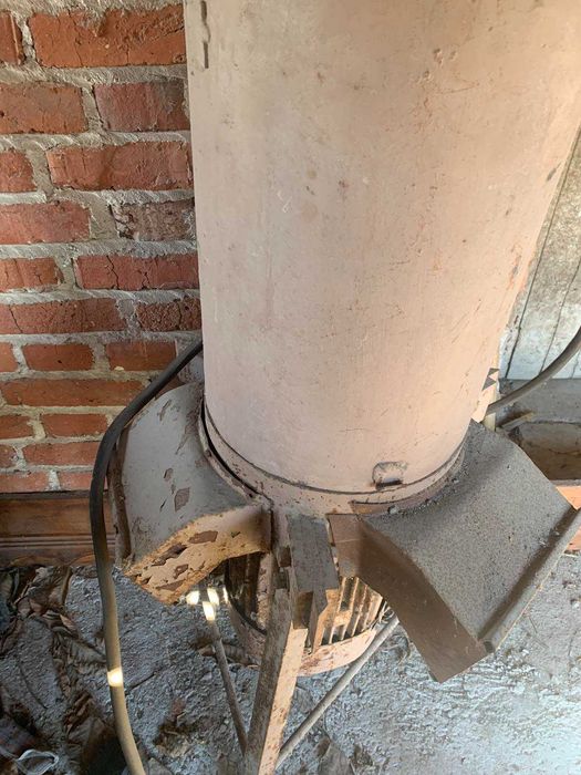 Продавам машина Мелачка за рзлични суровени 7.5киловата