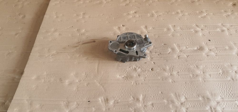 Pompa vacuum 2.0 tdi vw audi a4 b8 passat b7 skoda seat 03L 145 100