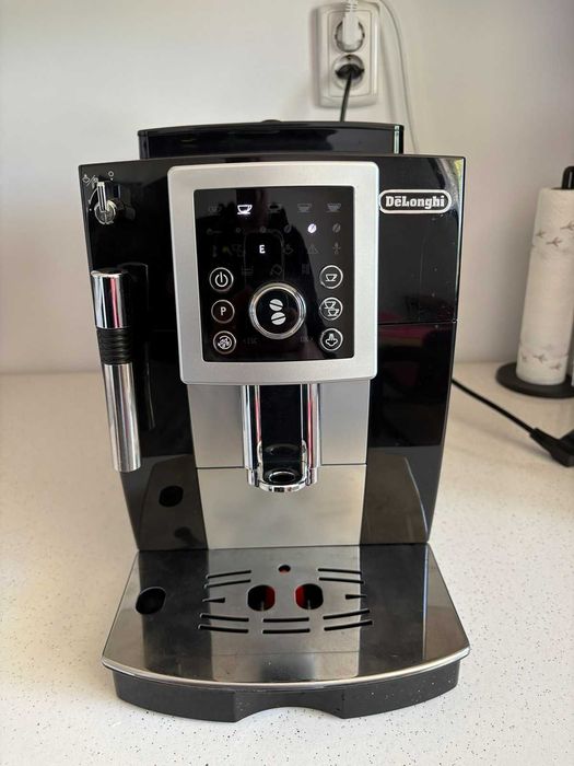 Кафеавтомат / кафемашина Delonghi ECAM 23.210B