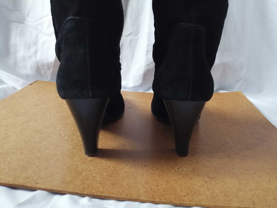 № 41 дамски ботуши естествен велур - с висок ток; марка Janet D.