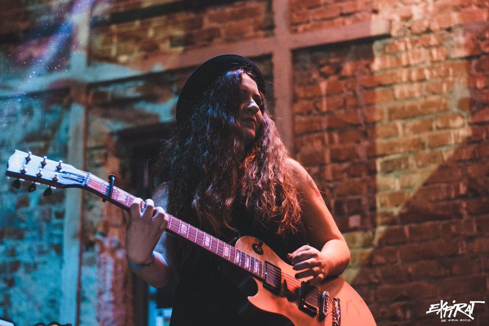 Profesoară de chitară, lecții pentru copii și adolescenti Tunari Ilfov