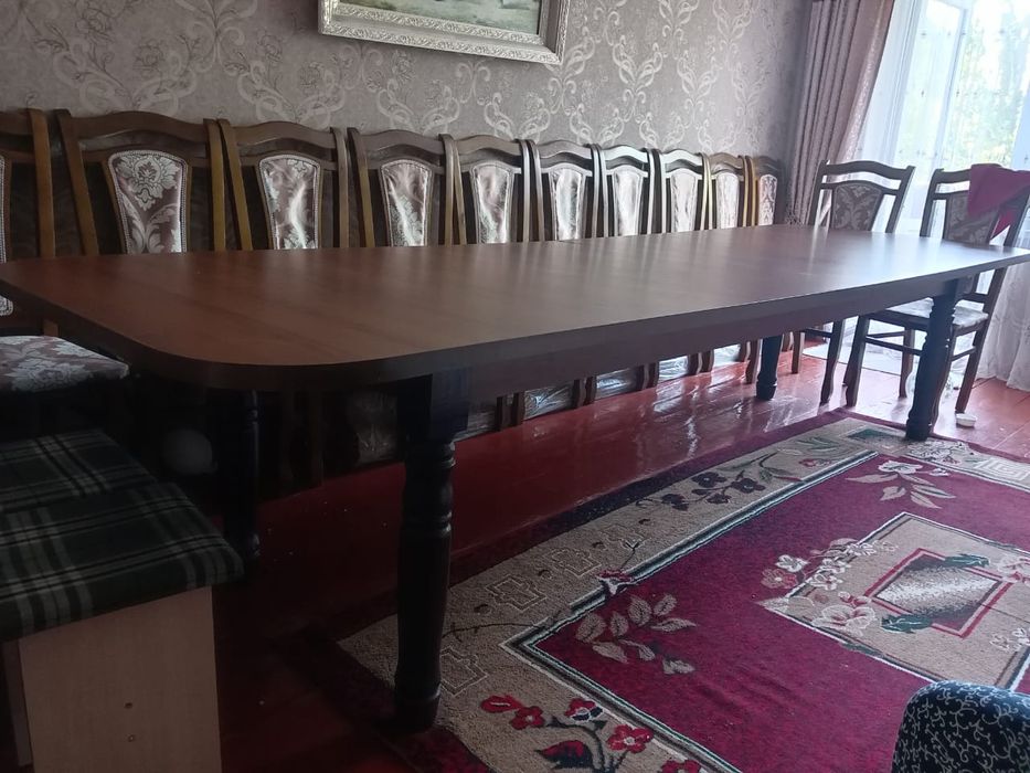 Стол и стулья. 3.5 метра, 15 стульев