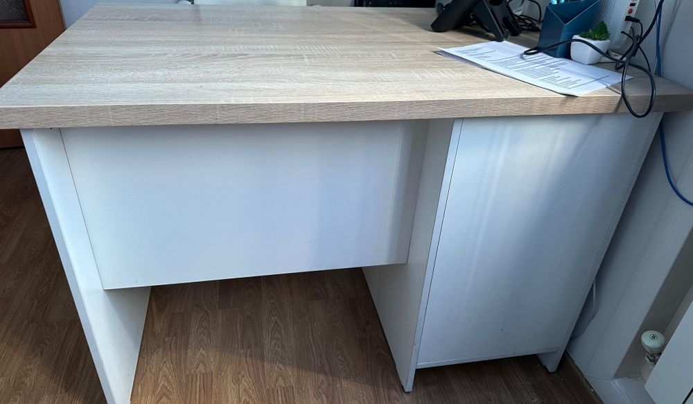 Срочно продаётся дёшево стол!