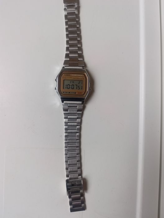 Електронен часовник Casio
