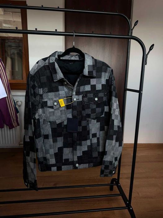 Geaca de blugi Louis Vuitton neagra marimea 46