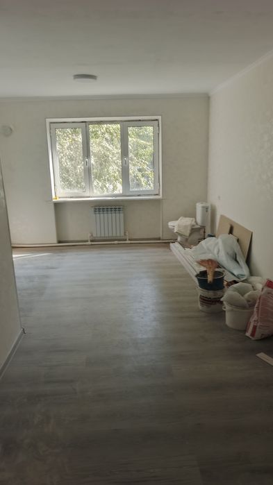 Миробат малосимейка 1 комнату на 2 этаже 4 этажного дома