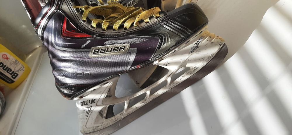 Коньки хоккейные APX2