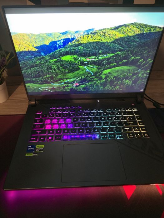 Laptop Asus strix g16 rx 4050