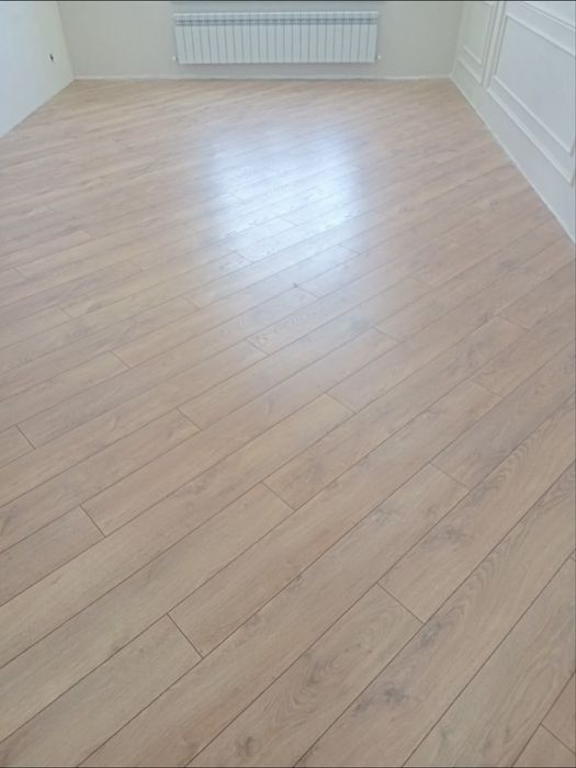 Укладка ламината, наливной пол