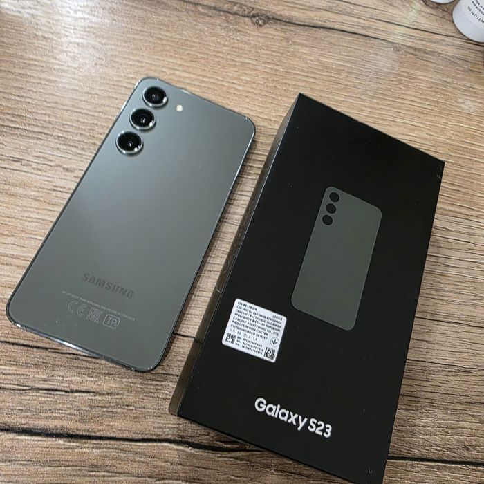 Телефон Samsung Galaxsy S23