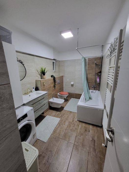 Închiriez apartament 3 camere