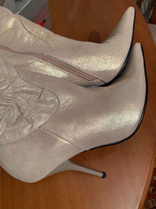 Нарядные праздничные сапоги