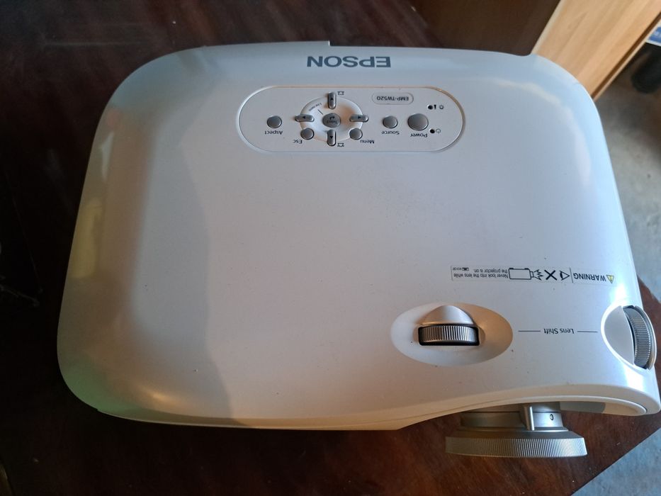 Проектор Epson EMP-TW 520 HD-ready