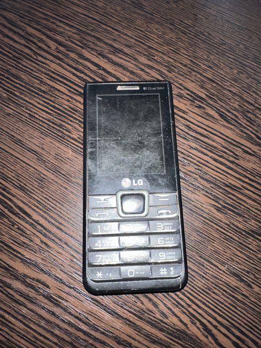 Продам телнфон LG