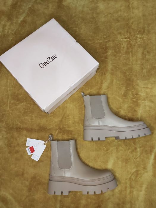 Botine DeeZee
Botine DeeZee