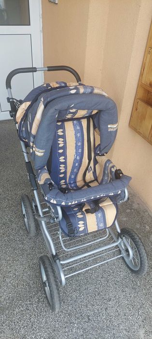 Детска количка с променяща се форма