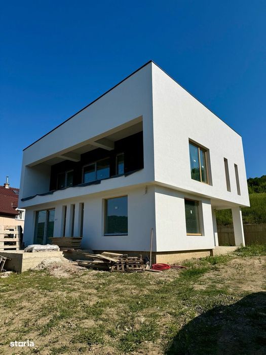Casa moderna P+E 214 mp Corunca, str Rasaritului