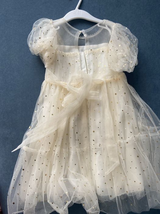 Продам нарядное платье для девочки