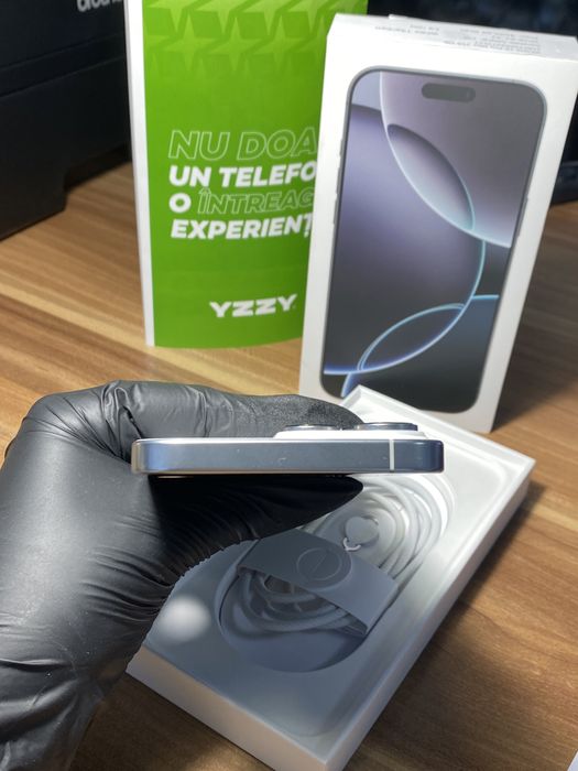 Phone 16 Pro Max • 256 GB • White Titanium